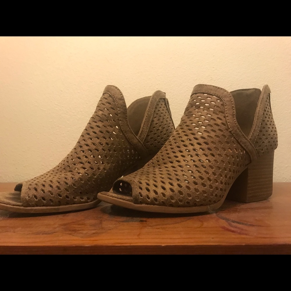 Qupid ankle bootie
